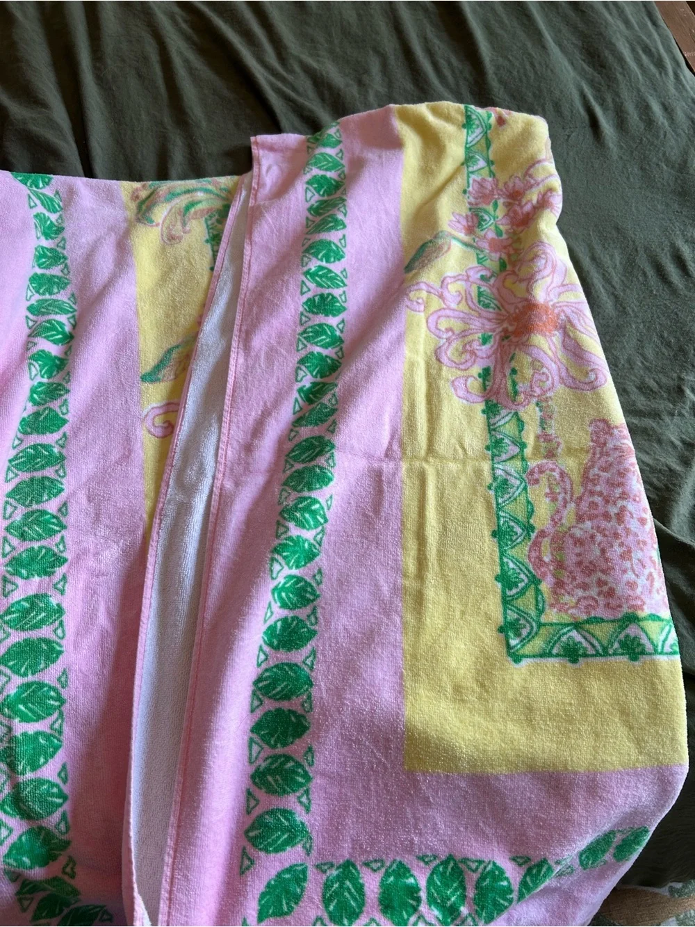 GUC Lilly Pulitzer pink & yellow deluxe towel